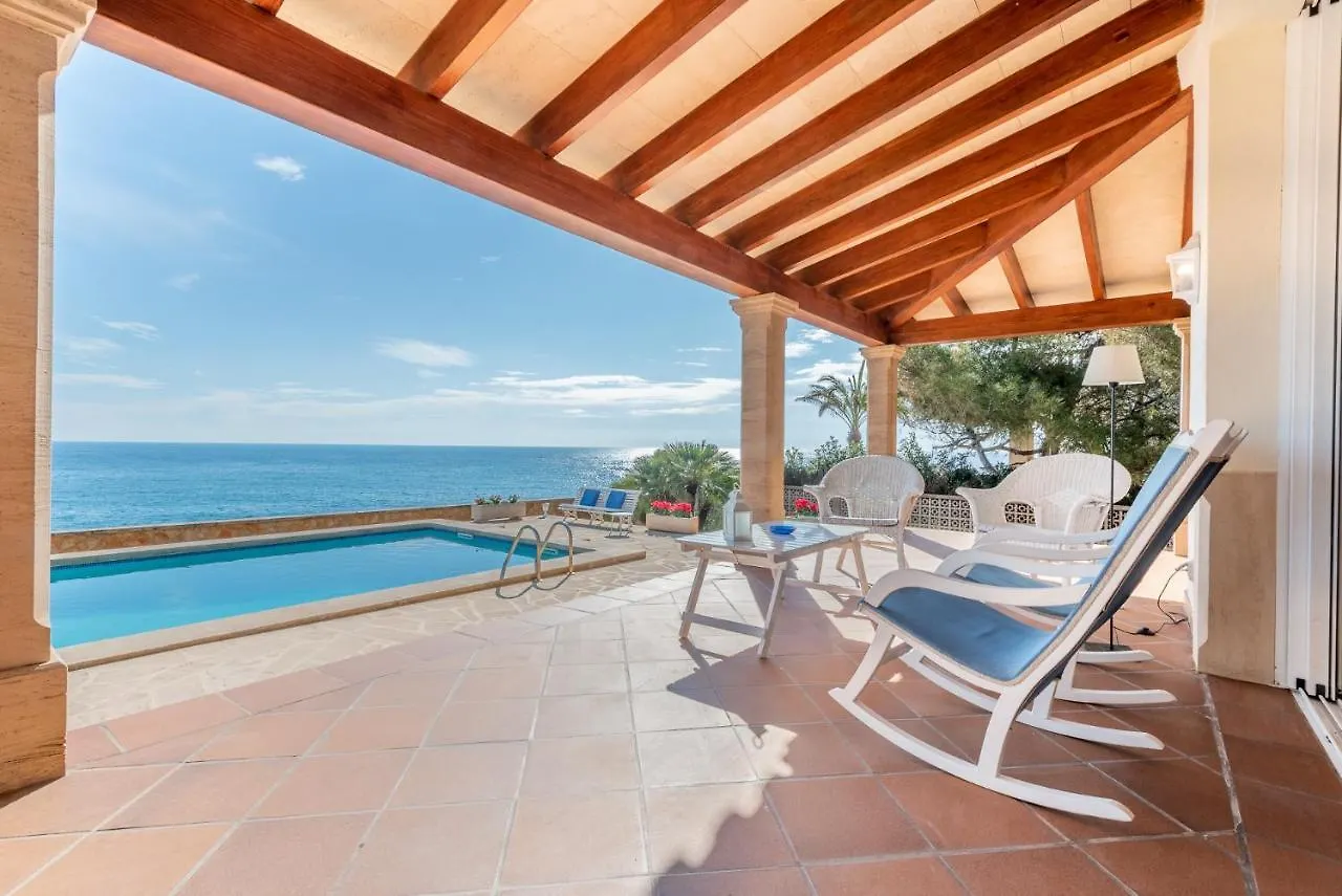 Villa Front A Far Puerto Colom