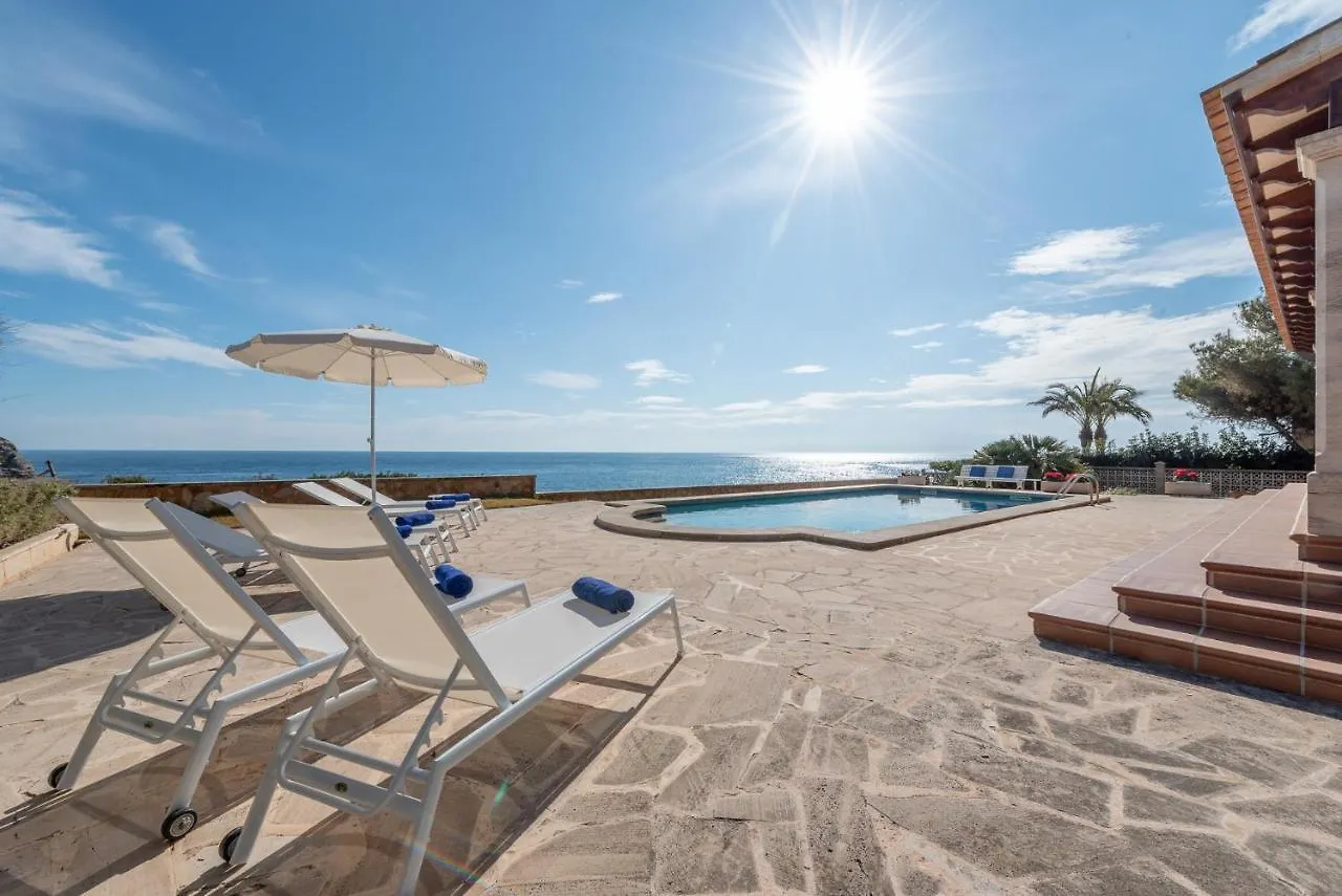 Villa Front A Far Puerto Colom